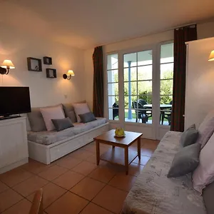  Hébergement de vacances Le Hameau Du Avec Piscine Dans Résidence, ,appart Classé 1 étoile France