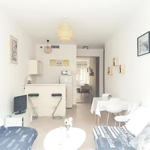  Appartement Sainte Maxime grand studio climatisé proche du bord de mer France